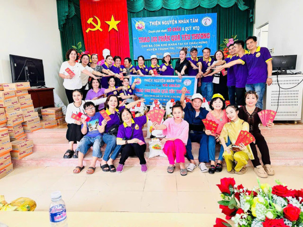 tang 100 phan qua cho ba con kho khan tinh soc trang 8