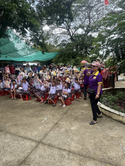 tang 400 phan qua va 50 hoc bong yeu thuong cho cac em hoc sinh tai binh dai ben tre 15