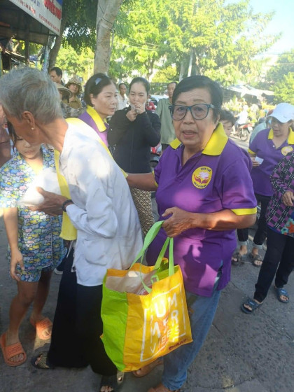 tang nhu yeu pham cho 200 nguoi kho khan ban ve so tai sai gon 5