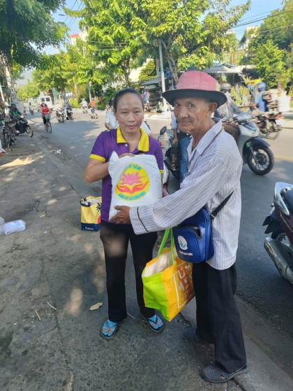 tang nhu yeu pham cho 200 nguoi kho khan ban ve so tai sai gon 7