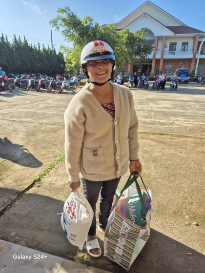tang qua cho trai duong lao ba con dan toc vung cao va 250 em nho 7