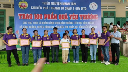 trao tang qua tiep buoc den truong cho 100 em hoc sinh kho khan tai tinh ben tre 6