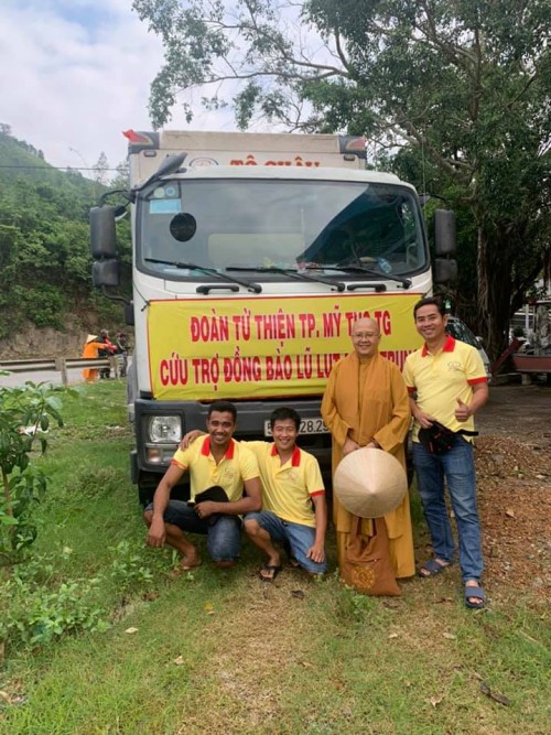 to chau ho tro dong bao mien trung vuot kho 1