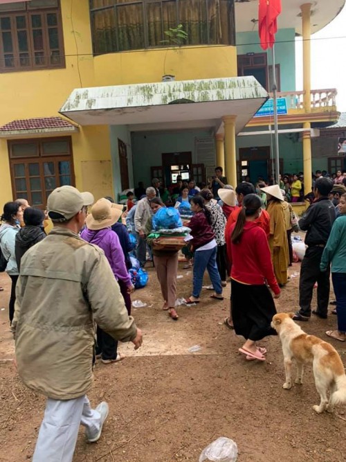 to chau ho tro dong bao mien trung vuot kho 4